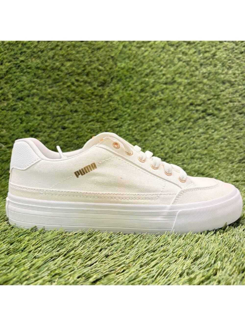 Puma Court Classic Vulc First Class Womens Size 8 White Athletic Shoes Sneakers